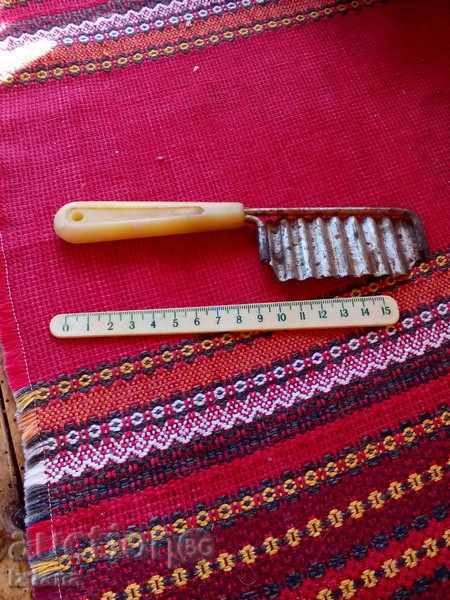 Kinky cuțit cu preț 6.00 BGN | € 3.07 Kinky cuțit cu preț 6.00 BGN | € 3.07