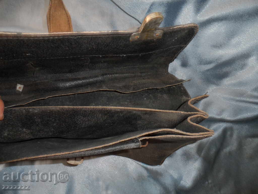 Delivery of RETRO LEATHER BAG Delivery of RETRO LEATHER BAG