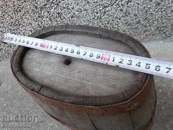 Auction Old bathtub, barrel, wooden, vase, cork Auction Old bathtub, barrel, wooden, vase, cork