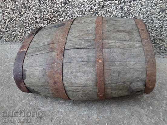 Old bathtub, barrel, wooden, vase, cork - 7 Old bathtub, barrel, wooden, vase, cork - 7