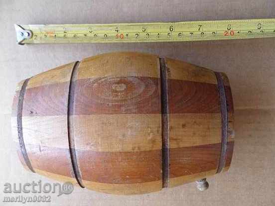 Auction An old paver, a bathtub, a vase, a barrel, a wooden one Auction An old paver, a bathtub, a vase, a barrel, a wooden one