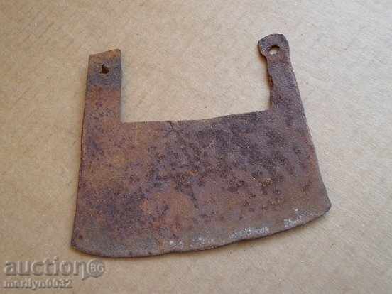 An old ax ax, a top, a satin An old ax ax, a top, a satin