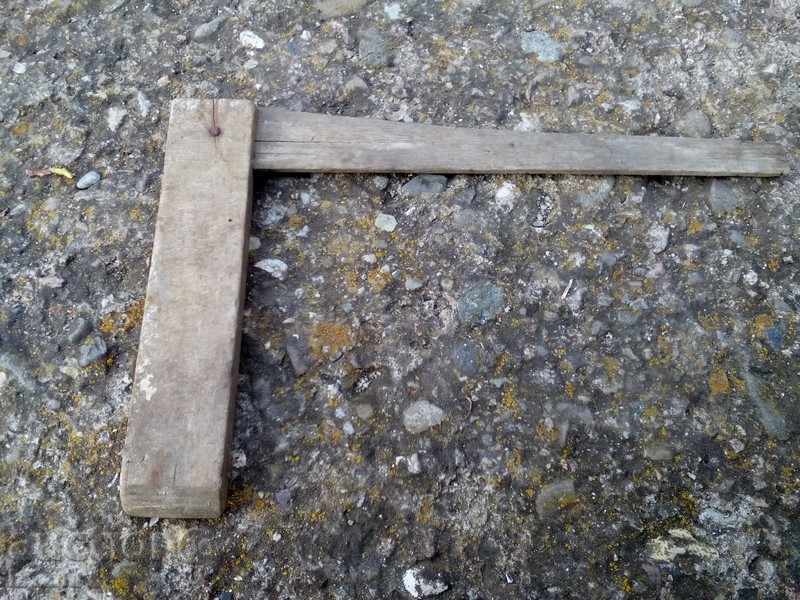 Anticular right angle with price 4.00 BGN | € 2.05