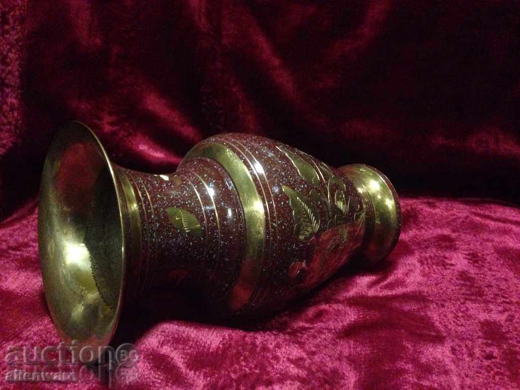 Auction Beautiful brass vase - 1 Auction Beautiful brass vase - 1