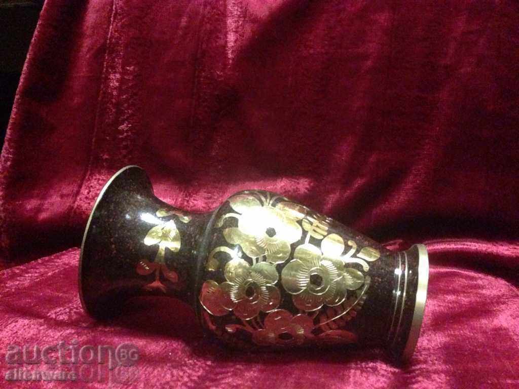 Delivery of Beautiful brass vase - 3 Delivery of Beautiful brass vase - 3