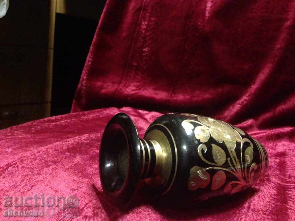 Auction Beautiful brass vase - 4 Auction Beautiful brass vase - 4
