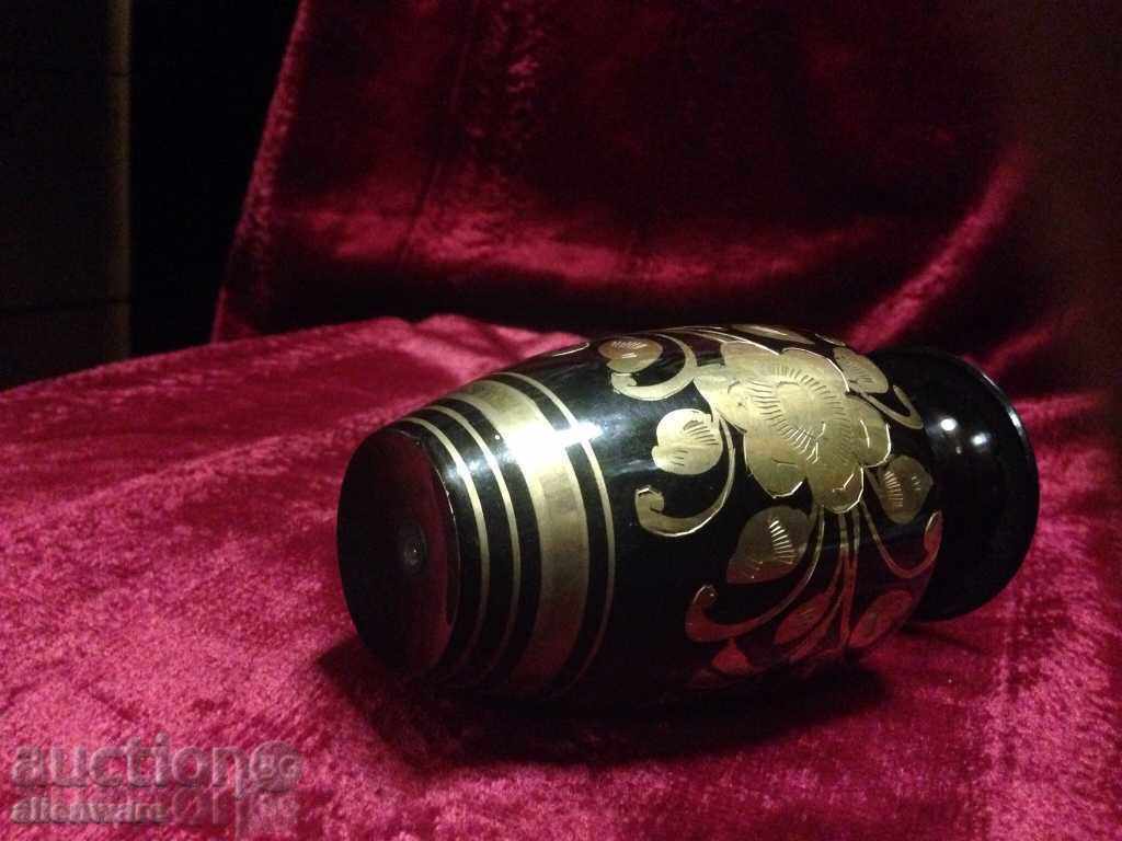 Delivery of Beautiful brass vase - 4 Delivery of Beautiful brass vase - 4