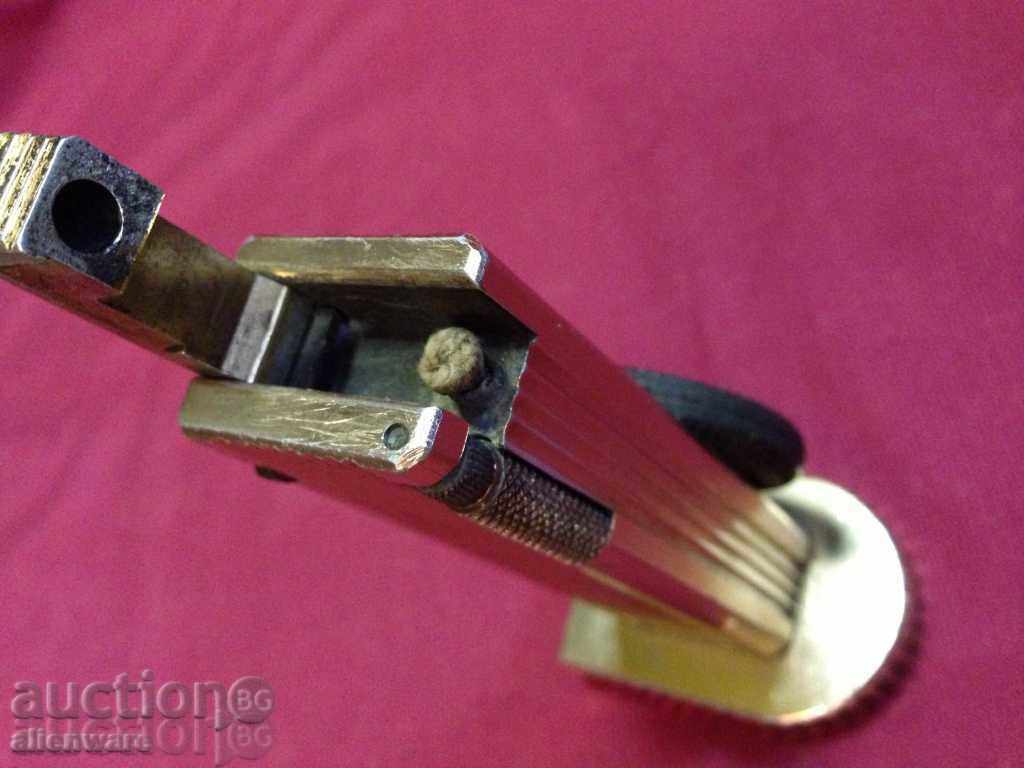 Auction Massive table lighter BRIDGESTONE-BENZIN 10,5 cm high. Auction Massive table lighter BRIDGESTONE-BENZIN 10,5 cm high.