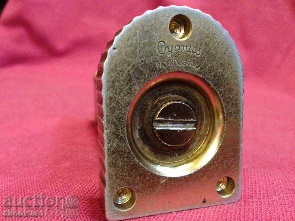 Massive table lighter BRIDGESTONE-BENZIN 10,5 cm high. - 7 Massive table lighter BRIDGESTONE-BENZIN 10,5 cm high. - 7