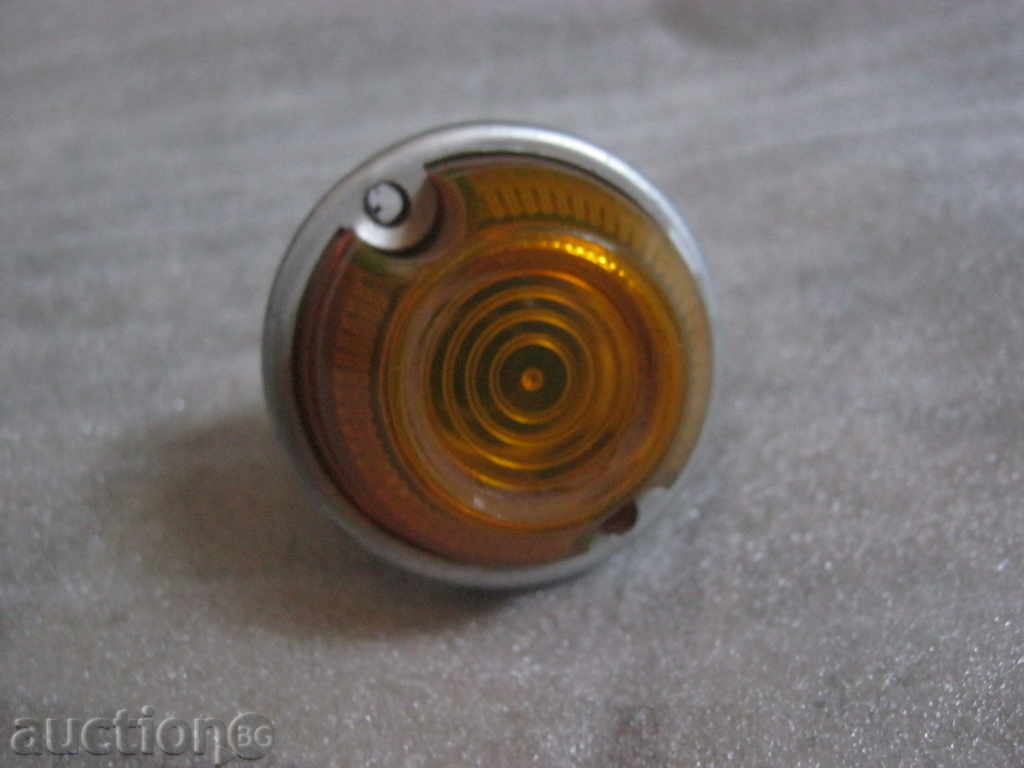 Socialism: TU. Lada. Moscovit. Semnalizare cu preț 19.90 BGN | € 10.17 Socialism: TU. Lada. Moscovit. Semnalizare cu preț 19.90 BGN | € 10.17