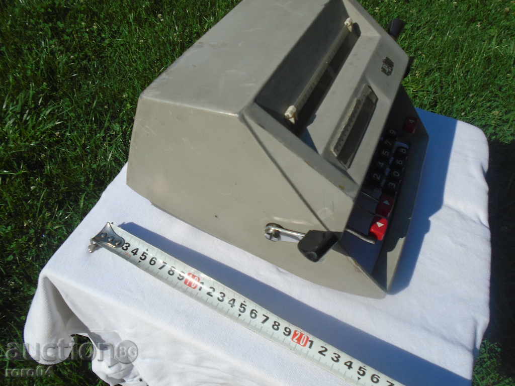 Livrarea Calculatorul vechi mecanic