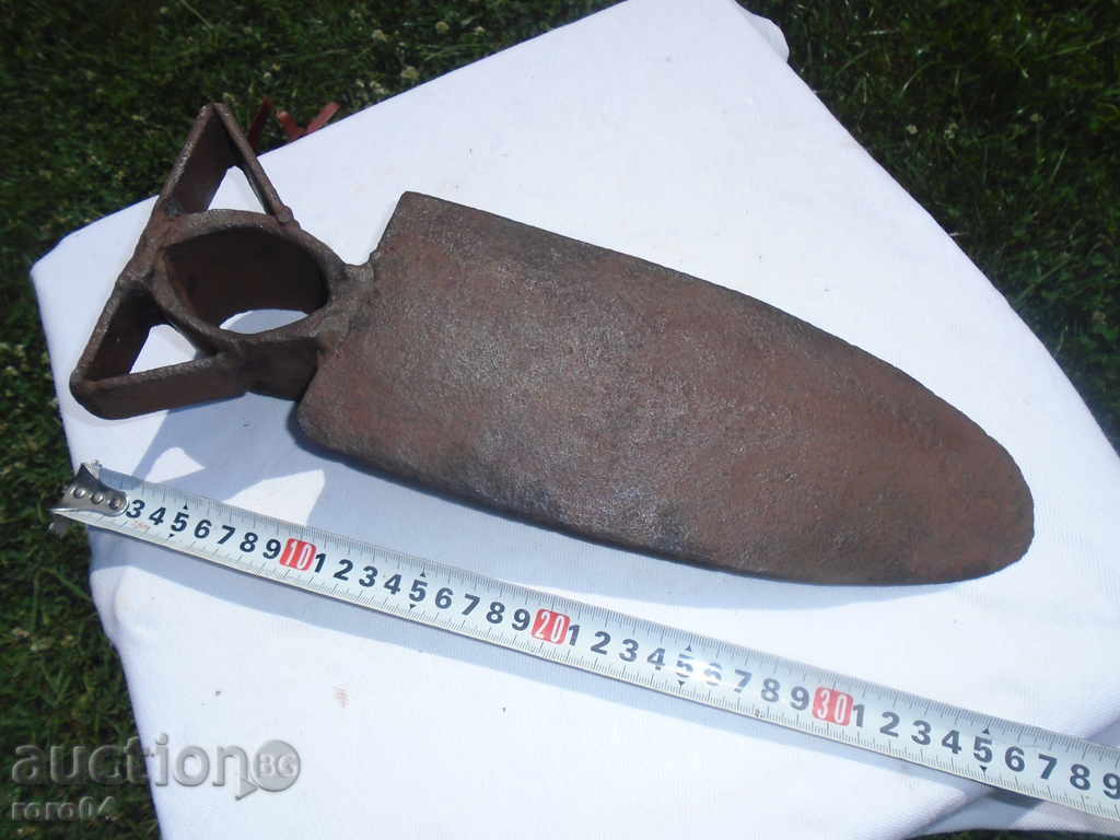 KOVANO τεράστια παλιά γεωργικά εργαλεία, τσάπες, εκσκαφείς με τιμή 35.00 BGN | € 17.90 KOVANO τεράστια παλιά γεωργικά εργαλεία, τσάπες, εκσκαφείς με τιμή 35.00 BGN | € 17.90