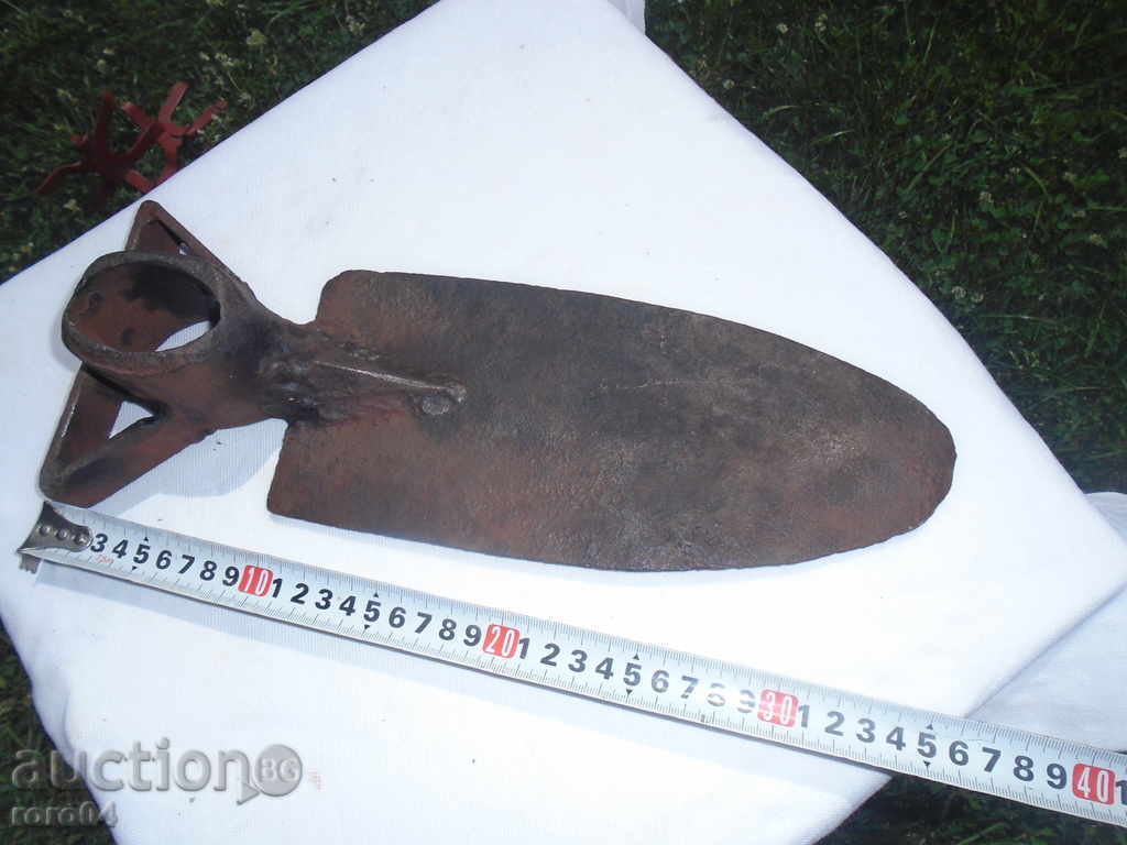 Δημοπρασία KOVANO τεράστια παλιά γεωργικά εργαλεία, τσάπες, εκσκαφείς Δημοπρασία KOVANO τεράστια παλιά γεωργικά εργαλεία, τσάπες, εκσκαφείς