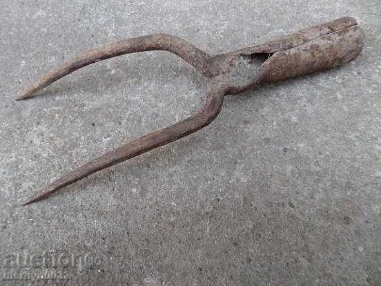 Double tooth, villa for sugar beet extraction, stew iron with price 39.00 BGN | € 19.94 Double tooth, villa for sugar beet extraction, stew iron with price 39.00 BGN | € 19.94