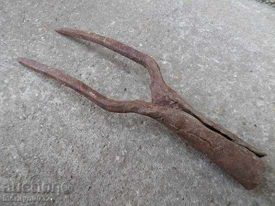 Double tooth, villa for sugar beet extraction, stew iron with price 35.00 BGN | € 17.90 Double tooth, villa for sugar beet extraction, stew iron with price 35.00 BGN | € 17.90