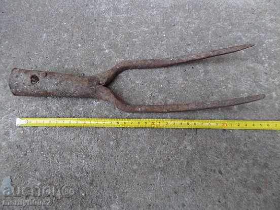 Livrarea Binoclu, culegător de sfeclă de zahăr, fier forjat