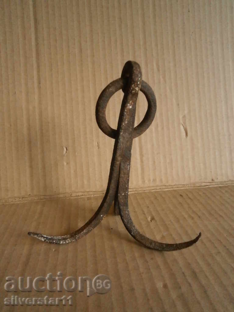 Auction an old forged hook Auction an old forged hook