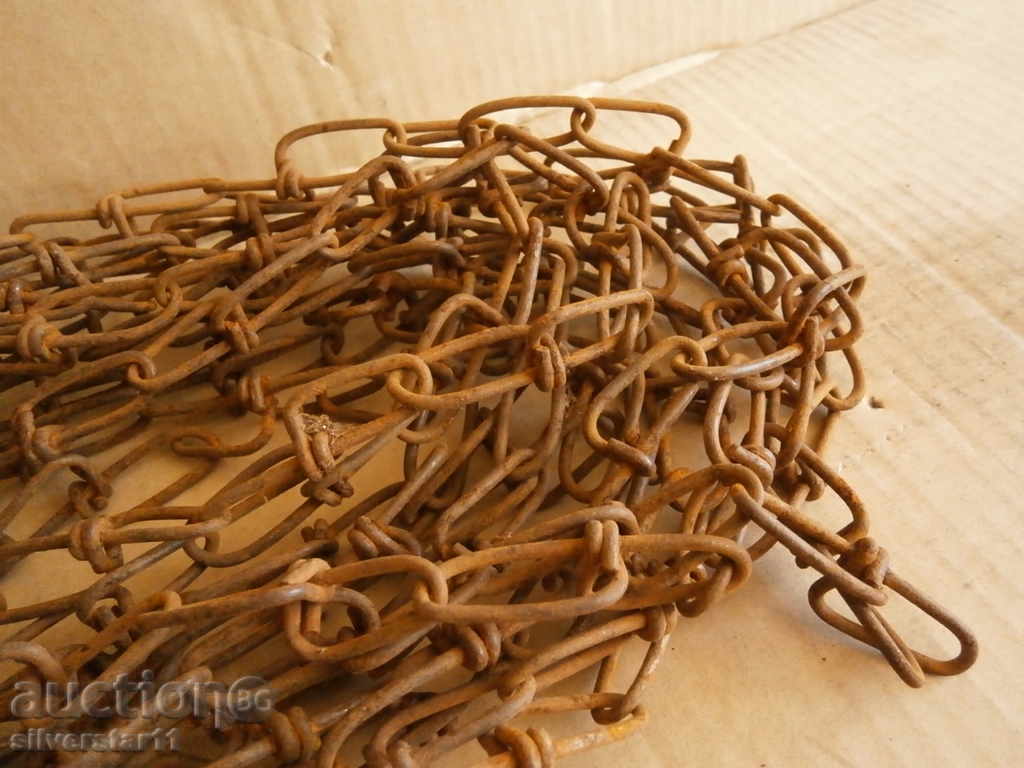 Delivery of an old iron knit chain chain Delivery of an old iron knit chain chain