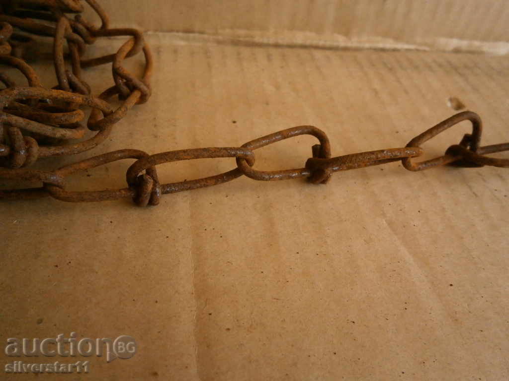 Delivery of an old iron knit chain chain Delivery of an old iron knit chain chain