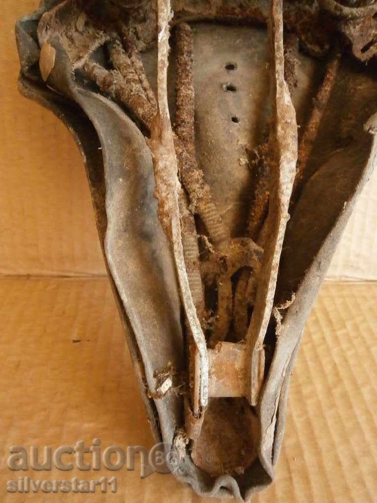 Δημοπρασία ρόδα ποδηλάτου παλιά δερμάτινη Δημοπρασία ρόδα ποδηλάτου παλιά δερμάτινη