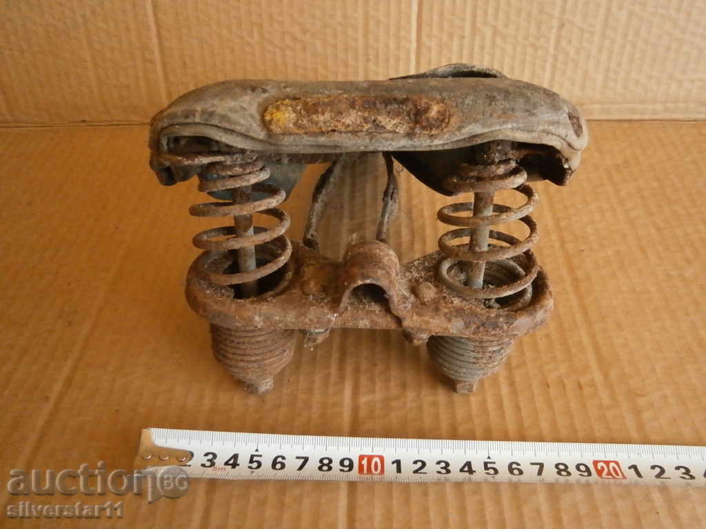 Παράδοση ρόδα ποδηλάτου παλιά δερμάτινη Παράδοση ρόδα ποδηλάτου παλιά δερμάτινη