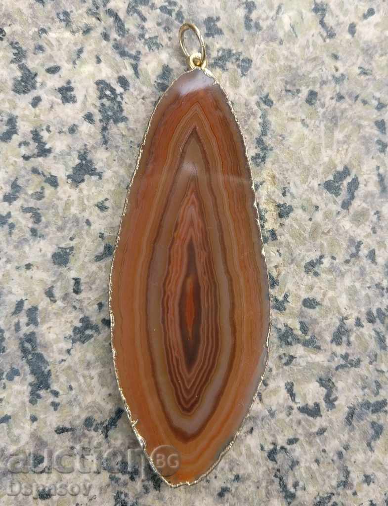 Pendant Agate medallion with golden metal fittings