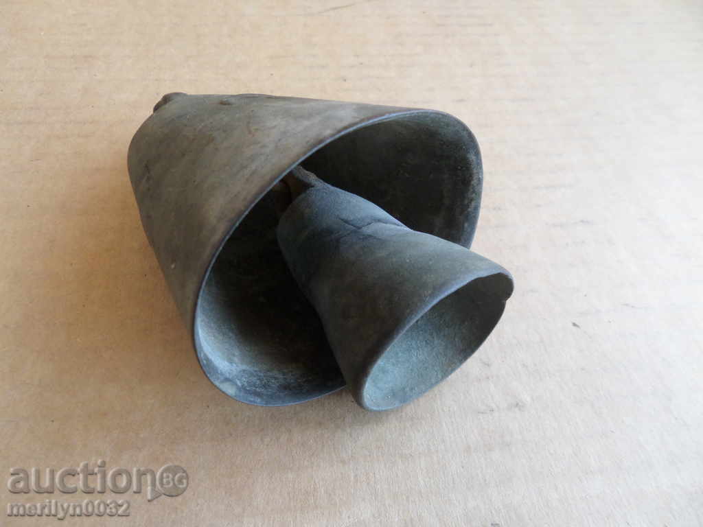 Παλιά βουλγαρική chan, κουδουνίστρα, κουδούνι, καμπάνα με τιμή 139.00 BGN | € 71.07 Παλιά βουλγαρική chan, κουδουνίστρα, κουδούνι, καμπάνα με τιμή 139.00 BGN | € 71.07