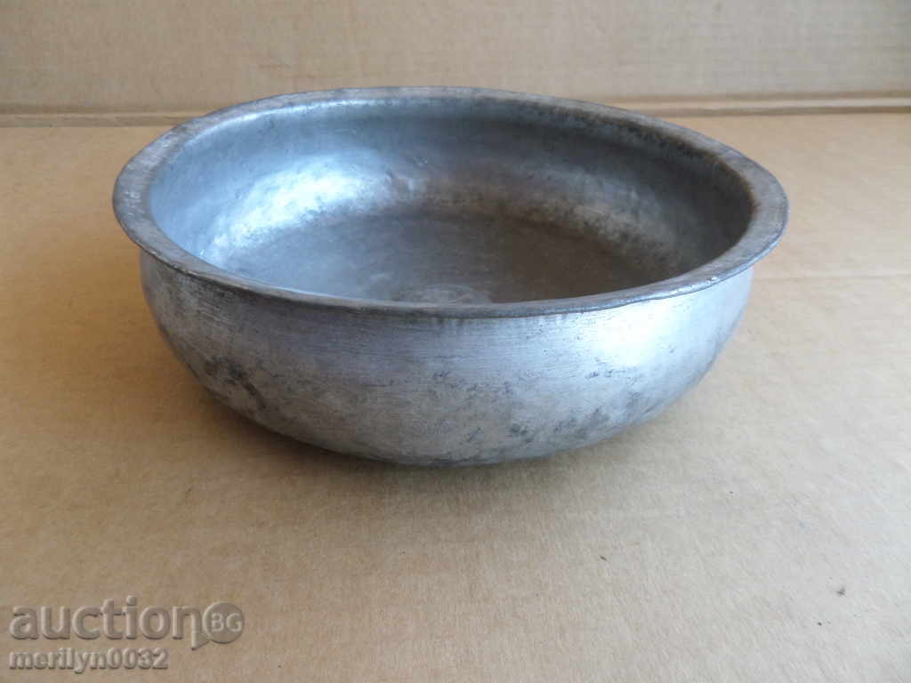 Old brass tray for bath, hammam, baker, brass vessel with price 45.00 BGN | € 23.01 Old brass tray for bath, hammam, baker, brass vessel with price 45.00 BGN | € 23.01