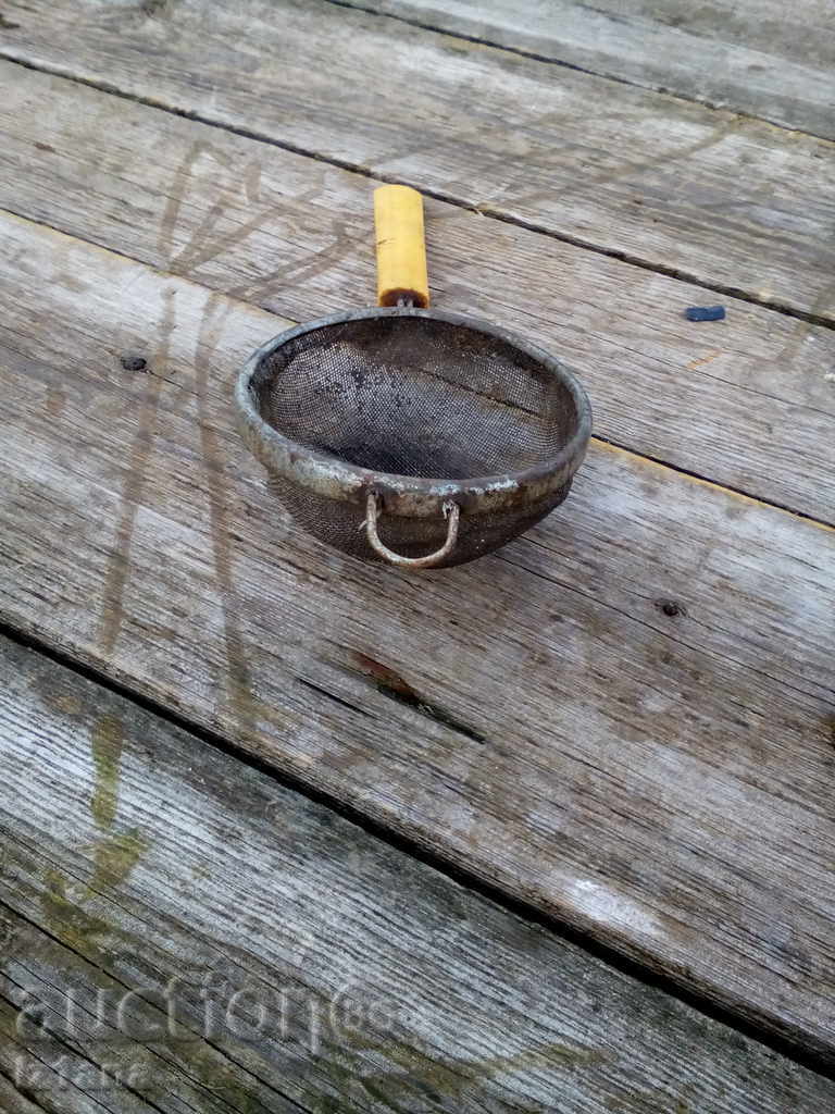 Σουρωτήρι, σουρωτήρι με τιμή 5.00 BGN | € 2.56 Σουρωτήρι, σουρωτήρι με τιμή 5.00 BGN | € 2.56