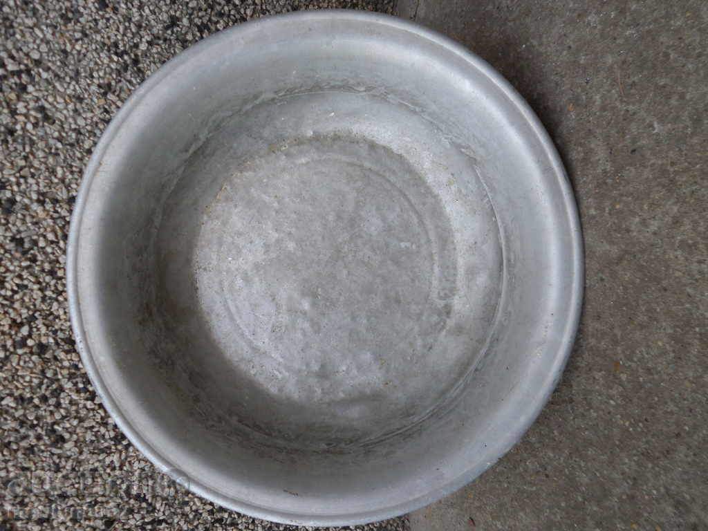 Auction  Old aluminum bowl bowl