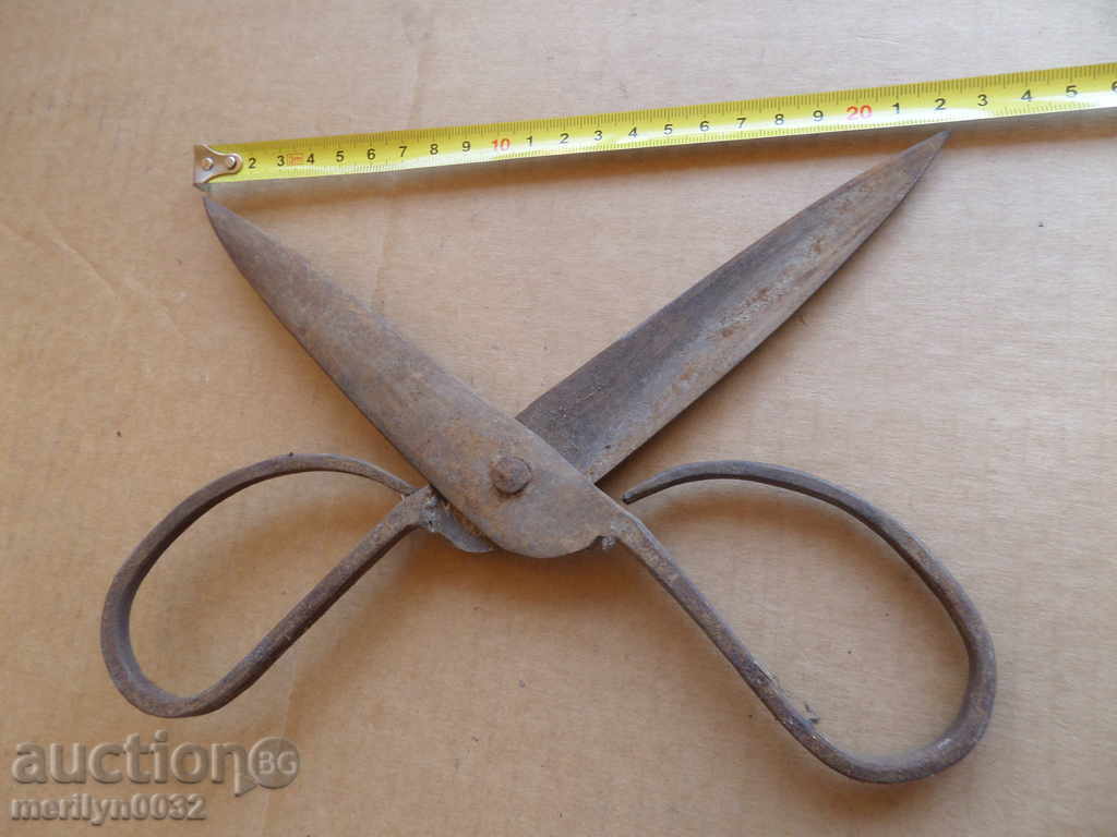 Old scissor scissors, wrought iron with price 32.00 BGN | € 16.36