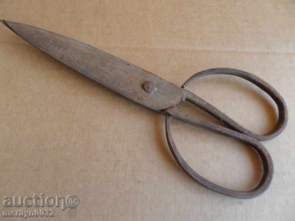 Auction  Old scissor scissors, wrought iron