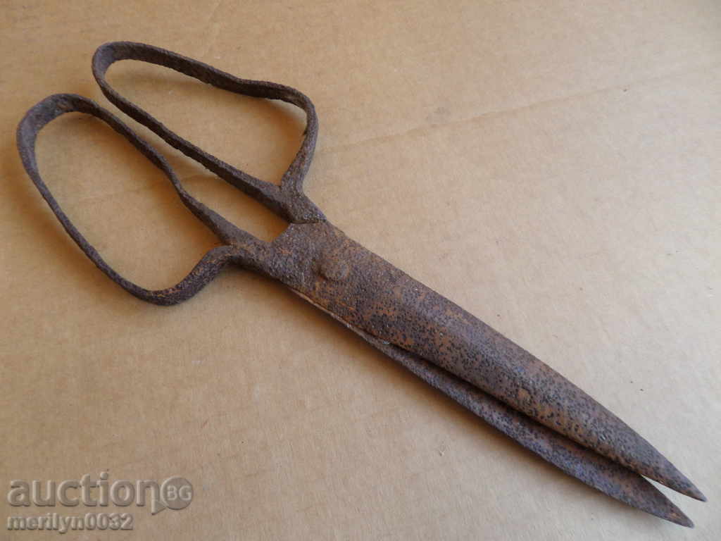 Old scissor scissors, wrought iron with price 32.00 BGN | € 16.36 Old scissor scissors, wrought iron with price 32.00 BGN | € 16.36
