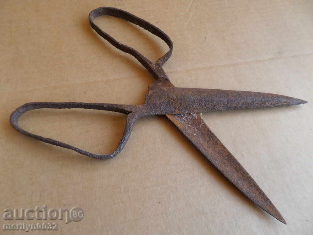 Delivery of Old scissor scissors, wrought iron Delivery of Old scissor scissors, wrought iron