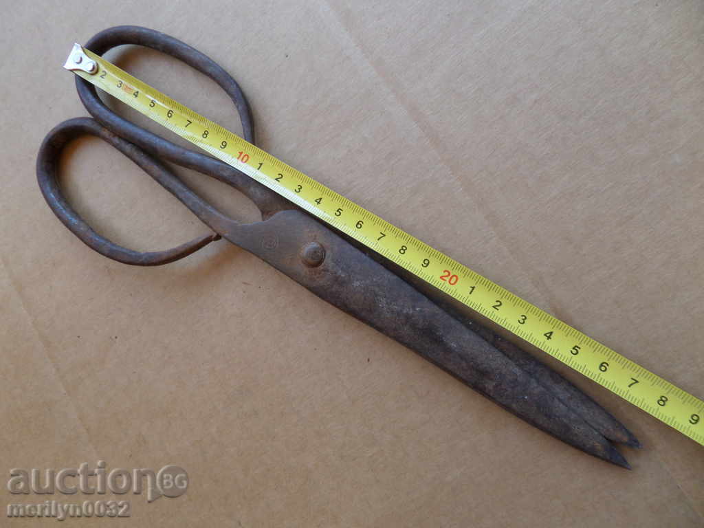 Delivery of Old scissor scissors, wrought iron