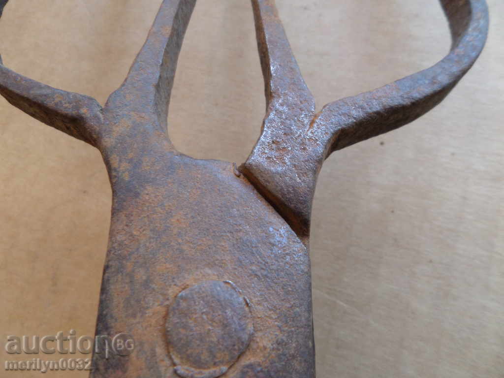 Old scissor scissors, wrought iron with price 36.00 BGN | € 18.41 Old scissor scissors, wrought iron with price 36.00 BGN | € 18.41