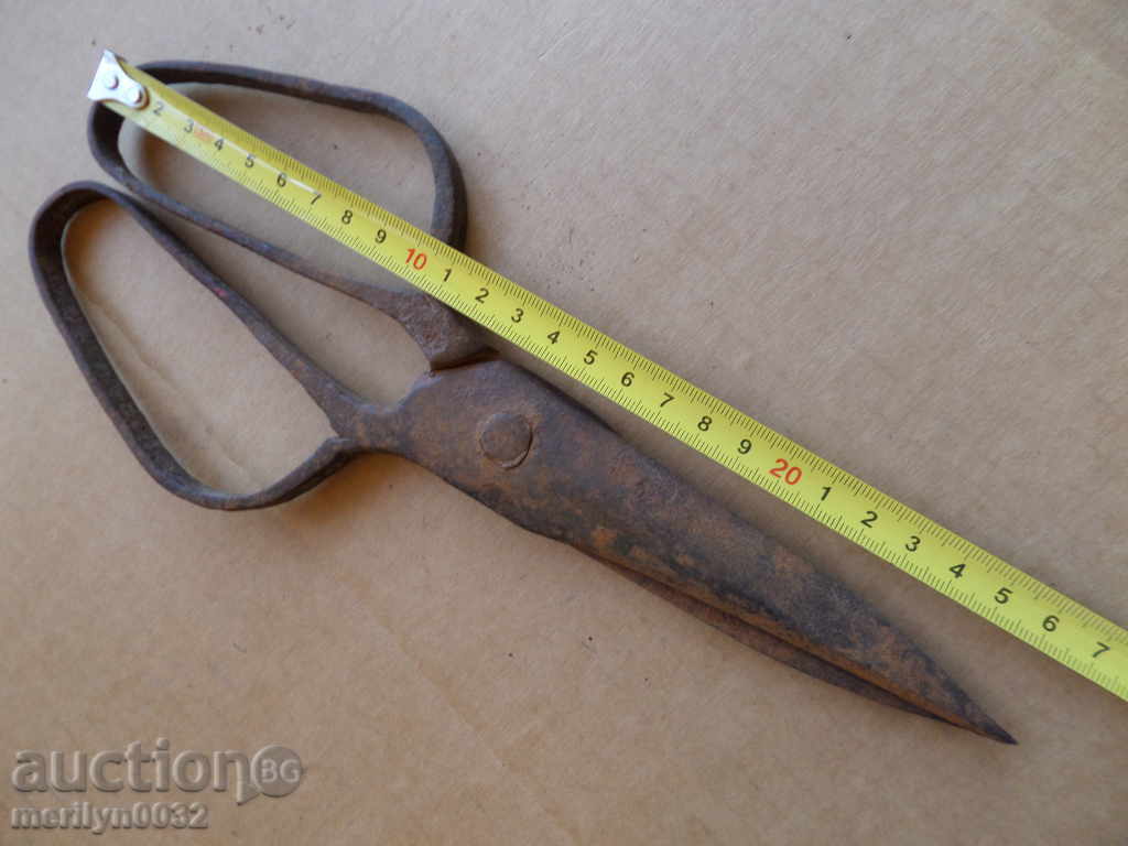 Delivery of Old scissor scissors, wrought iron Delivery of Old scissor scissors, wrought iron