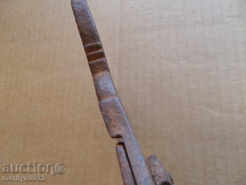 Old scissor scissors, wrought iron with price 49.00 BGN | € 25.05 Old scissor scissors, wrought iron with price 49.00 BGN | € 25.05