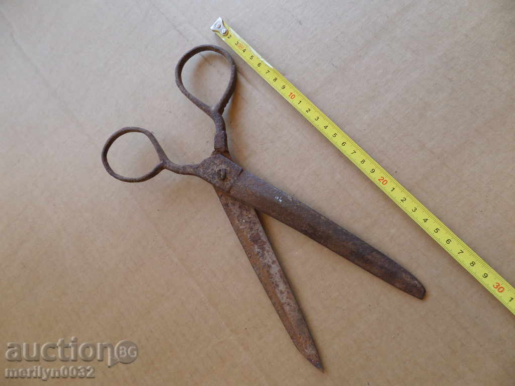 Delivery of Old scissor scissors, wrought iron Delivery of Old scissor scissors, wrought iron