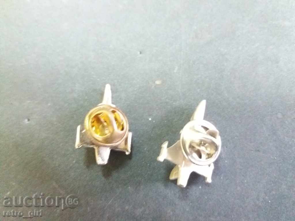 Доставка на Продавам 2бр.военни значки. Доставка на Продавам 2бр.военни значки.