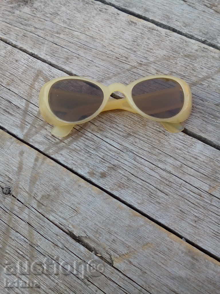 Old Women's Sunglasses - 5 Old Women's Sunglasses - 5