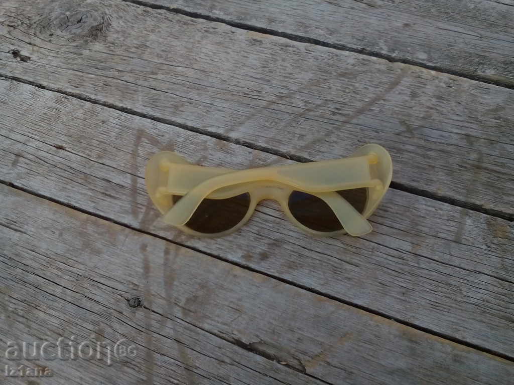 Old Women's Sunglasses - 6 Old Women's Sunglasses - 6