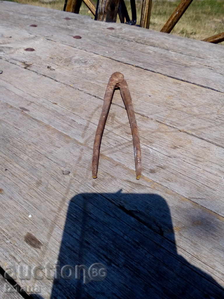 An ancient peel with price 20.00 BGN | € 10.23