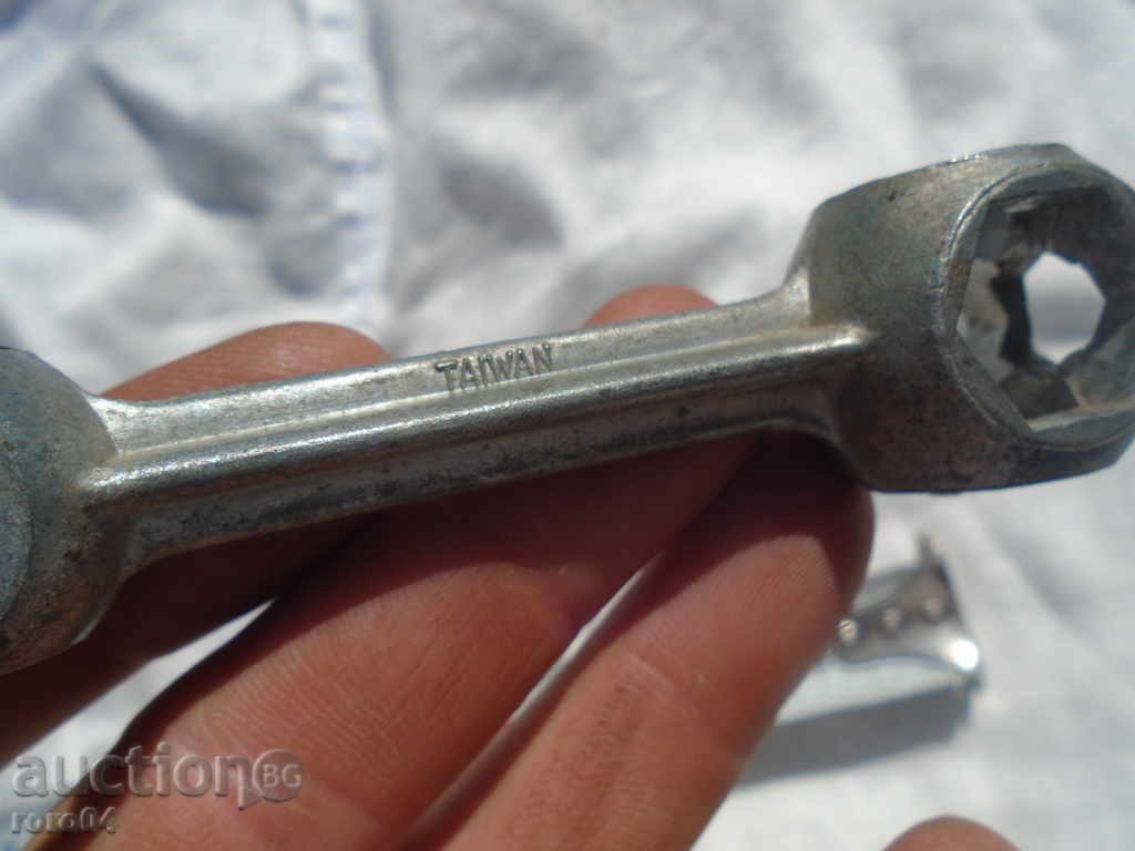 Auction  STAR MULTI-FUNCTIONAL GATE-KEY - TAIWAN