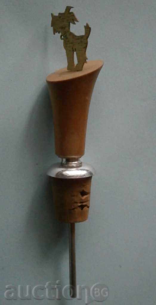 Cork plug with a metallic shape