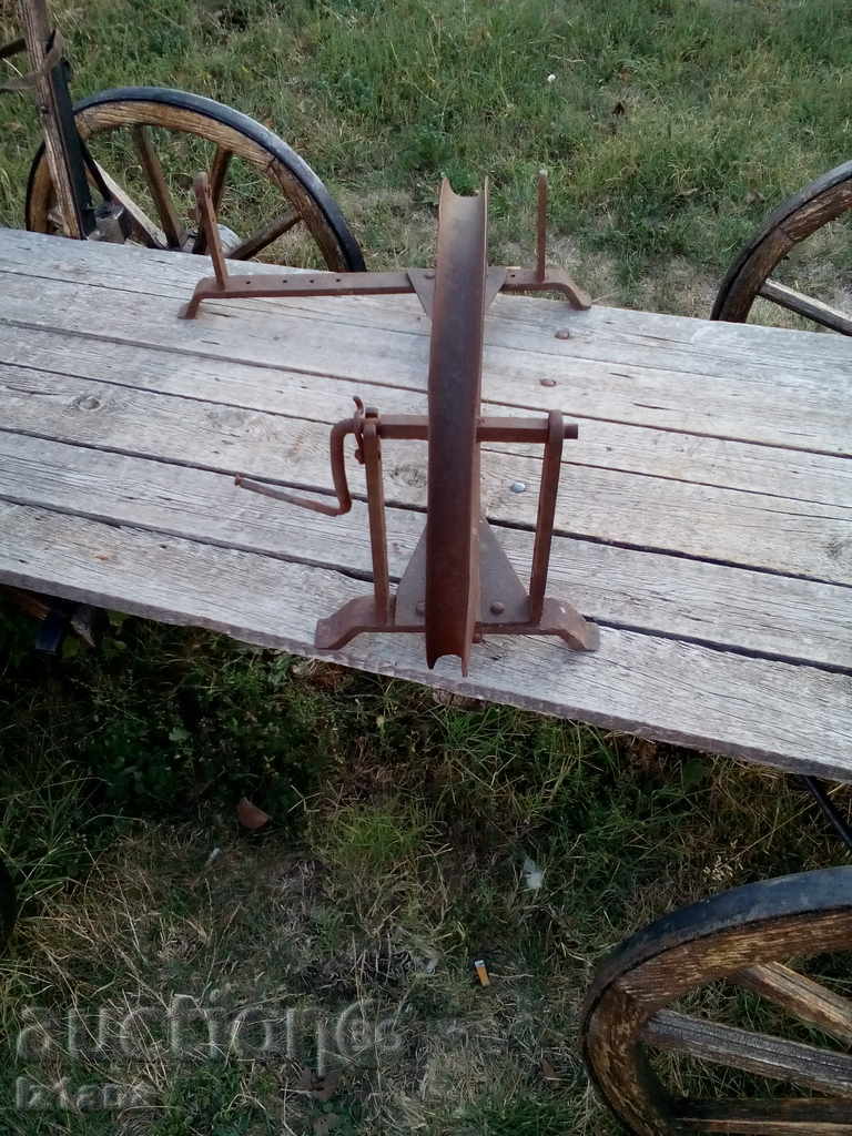 An old metal spinner with price 120.00 BGN | € 61.36 An old metal spinner with price 120.00 BGN | € 61.36