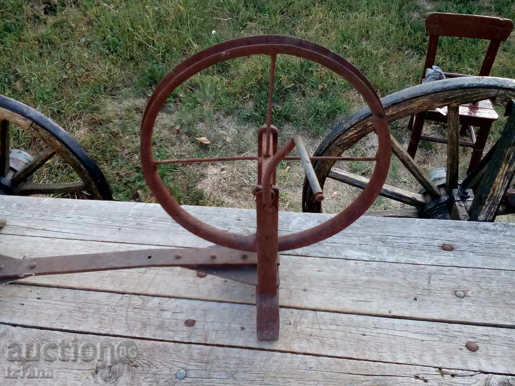 Delivery of An old metal spinner Delivery of An old metal spinner