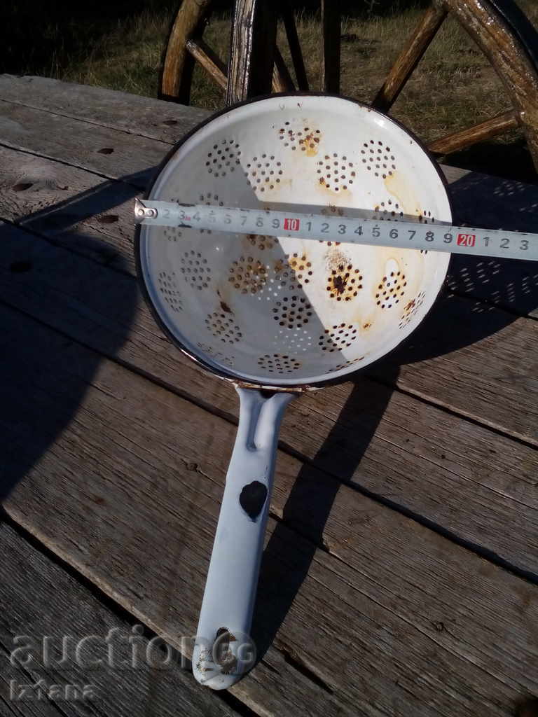 Delivery of Enamelled colander Delivery of Enamelled colander