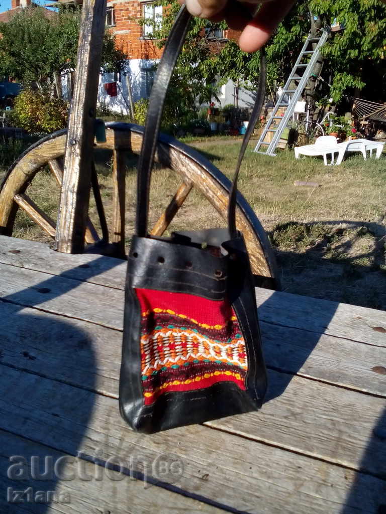 An old ethnic bag with price 10.00 BGN | € 5.11 An old ethnic bag with price 10.00 BGN | € 5.11