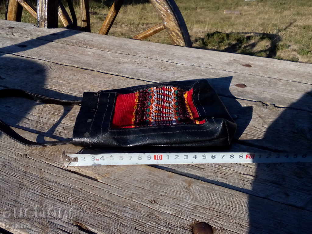 Auction An old ethnic bag Auction An old ethnic bag